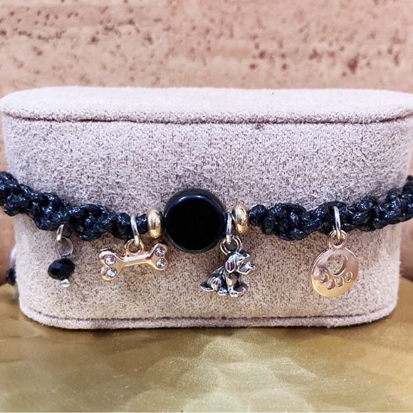 Dog lover’s theme macrame multi tone bracelet - Picture 4 of 8